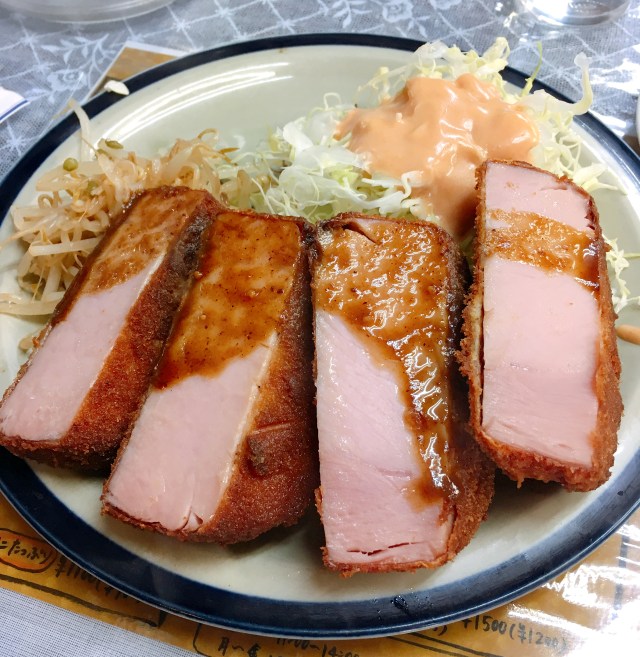 分厚いにもほどがある！ 800円のハムカツの厚さが尋常ではない!! 神奈川・鶴見「レストランばーく」