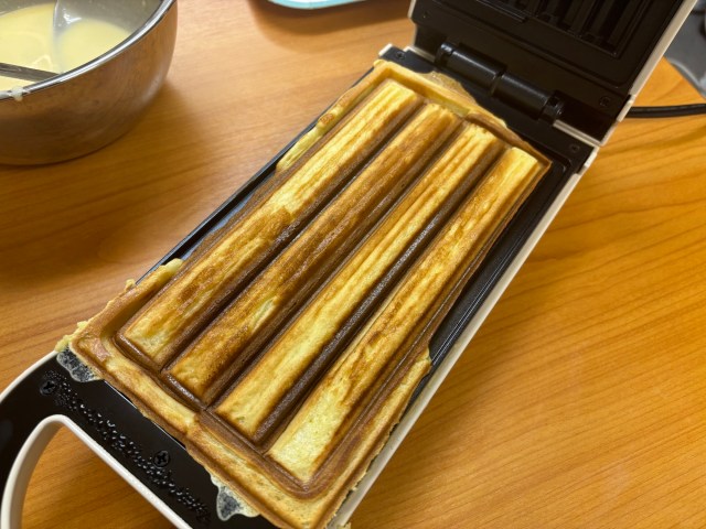 【審議】スリーコインズで「チュロスメーカー」が売っていたので会社でチュロス屋さんになってみたが……
