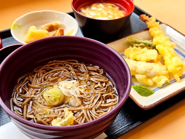【ホテルの朝食】ドーミーインで食べる麺類はなぜこんなにも旨いのか / PREMIUM神田で食べる「天ぷら蕎麦」も、やはり期待を超えてきた